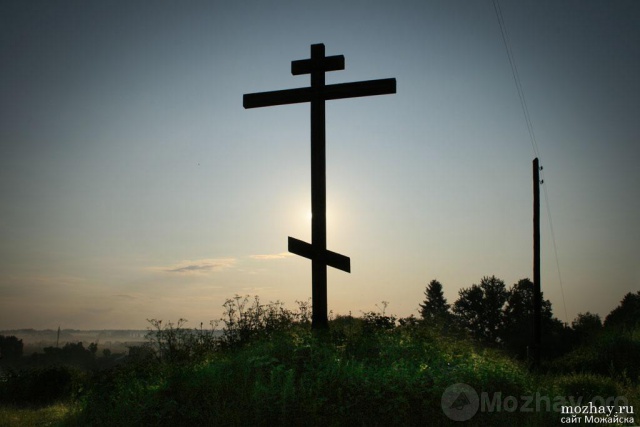 Крест у Лужецкого монастыря.