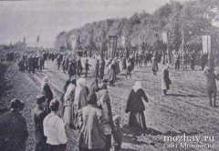 Крестный ход из г. Можайска в Лужецкий монастырь (фото из газетной статьи, 1908 г.)