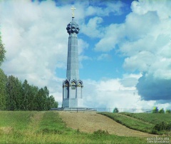 Памятник на редуте Раевского. У Можайска. Бородино. 1911.  Фото Прокудина-Горского.