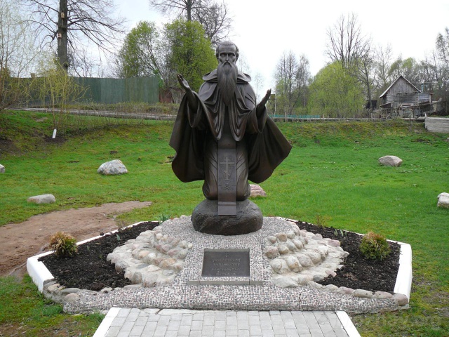 Памятник Ферапонту