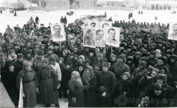 Митинг в Можайске в честь освобождения города. 1942 г. Фото Шагина. РГАКФД