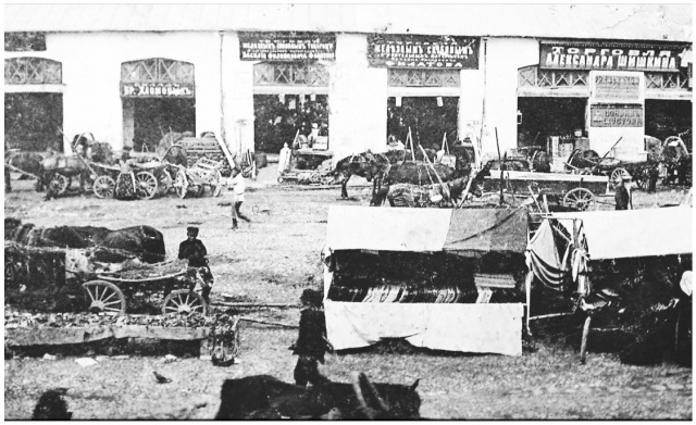 Торговые ряды в центре Можайска. Фото начала прошлого века. "Уездный ежегодник"
