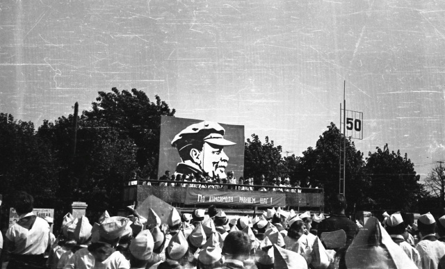 Можайск. Пионеры на митинге. Май 1967 г. Фото С.Парфентьева из архива Е.Парфентьевой.