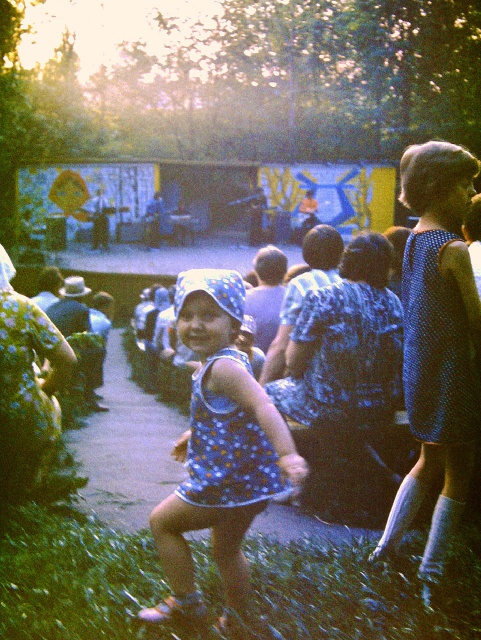 Можайск. Концертная  сцена у Никольского собора.  1978 год. Фото  Н.Никитина