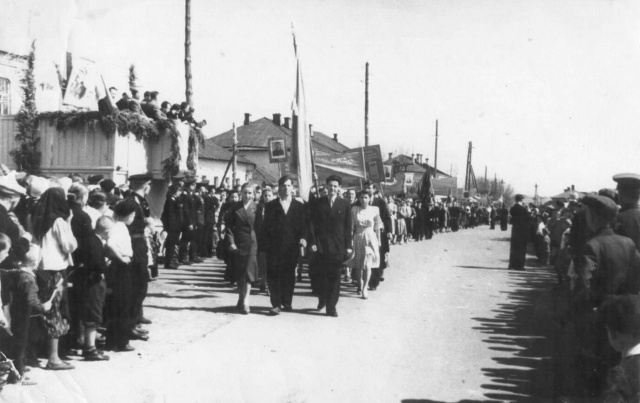 Можайск. Комсомольская площадь. 1 мая 1951 года.  Фото из архива Е.Парфентьевой