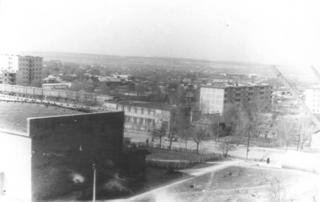 Можайск. Вид на к/т "Слава" и ул.Мира. 1977 г.   Фото из архива Е.Парфентьевой.
