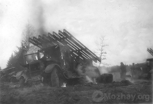 Советские реактивные минометы «Катюша» БМ-13 на шасси грузовика ЗИС-12, потерянные в районе Можайска. Снимок сделан военнослужащим 49-го саперного батальона 10-й танковой дивизии Вермахта. 28 октября 1941 года.