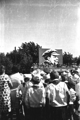 Пионеры на митинге. (1). Май 1967 г. Фото С.Парфентьева из архива Е.Парфентьевой.