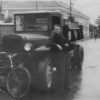 Можайск. Шофёр у своего автомобиля на ул.Московской д.12 (возле старой булочной). 1953 год. Фото из архива Е.Парфентьевой